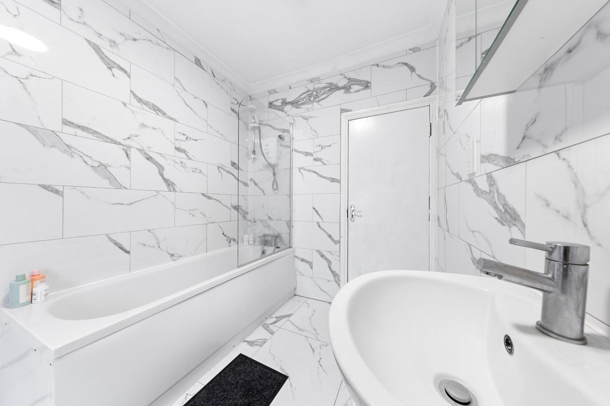 Sleek Private Bedroom In Shared For Two - Bedroom2 *
